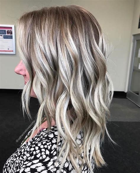 what highlights go with ash blonde hair